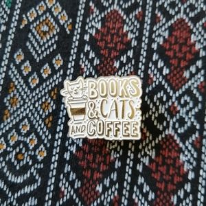 📍2/20$ Books & Cats And Coffee Enamel Pin NWOT
